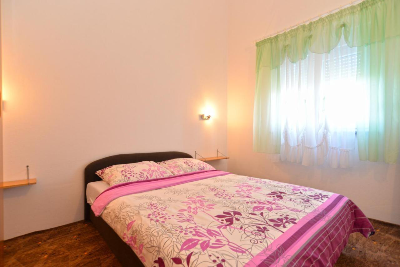 Apartments Bernarda 1773 Banjole Bagian luar foto