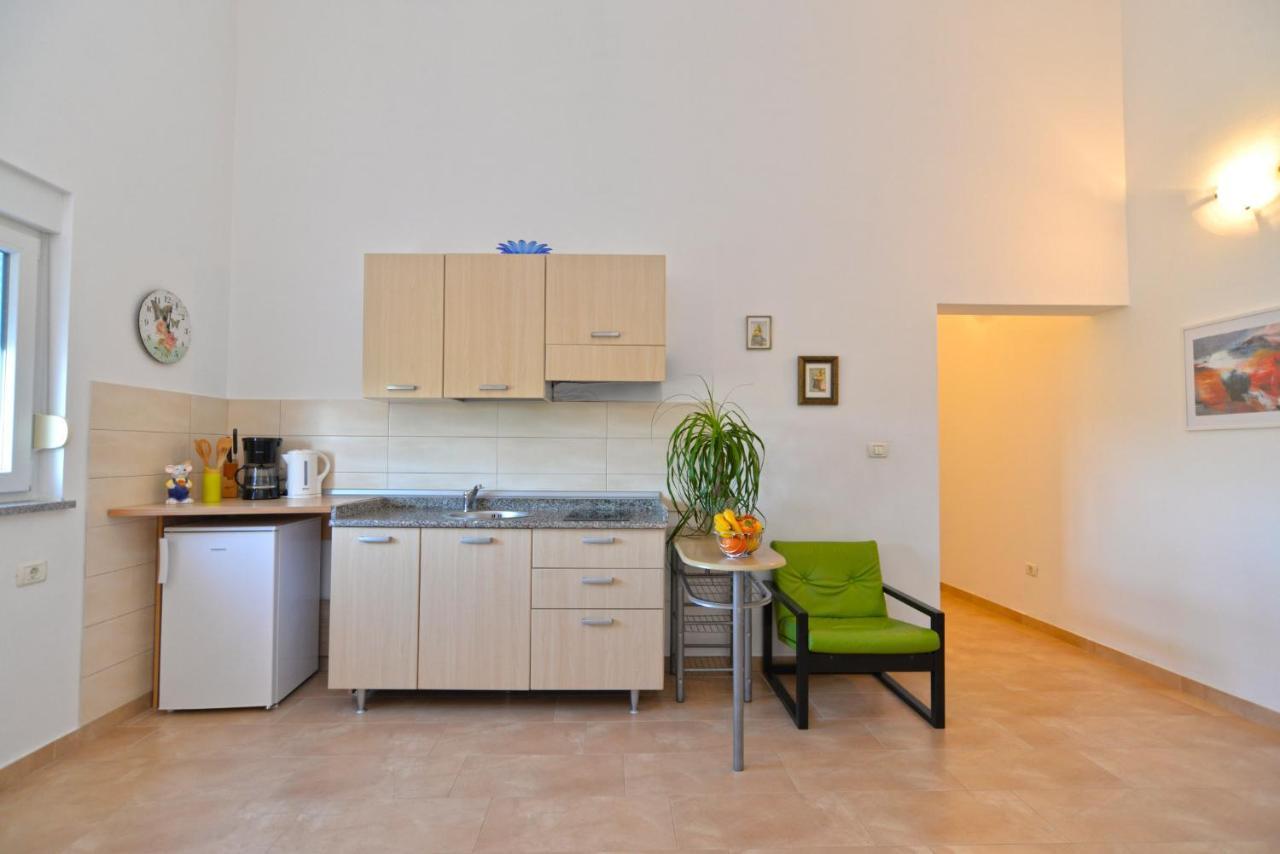 Apartments Bernarda 1773 Banjole Bagian luar foto