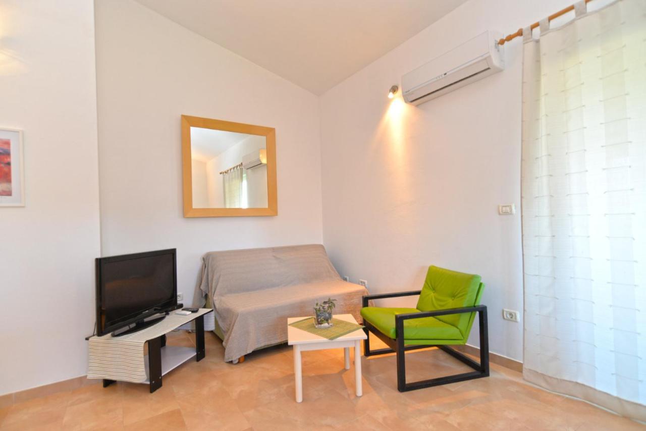 Apartments Bernarda 1773 Banjole Bagian luar foto