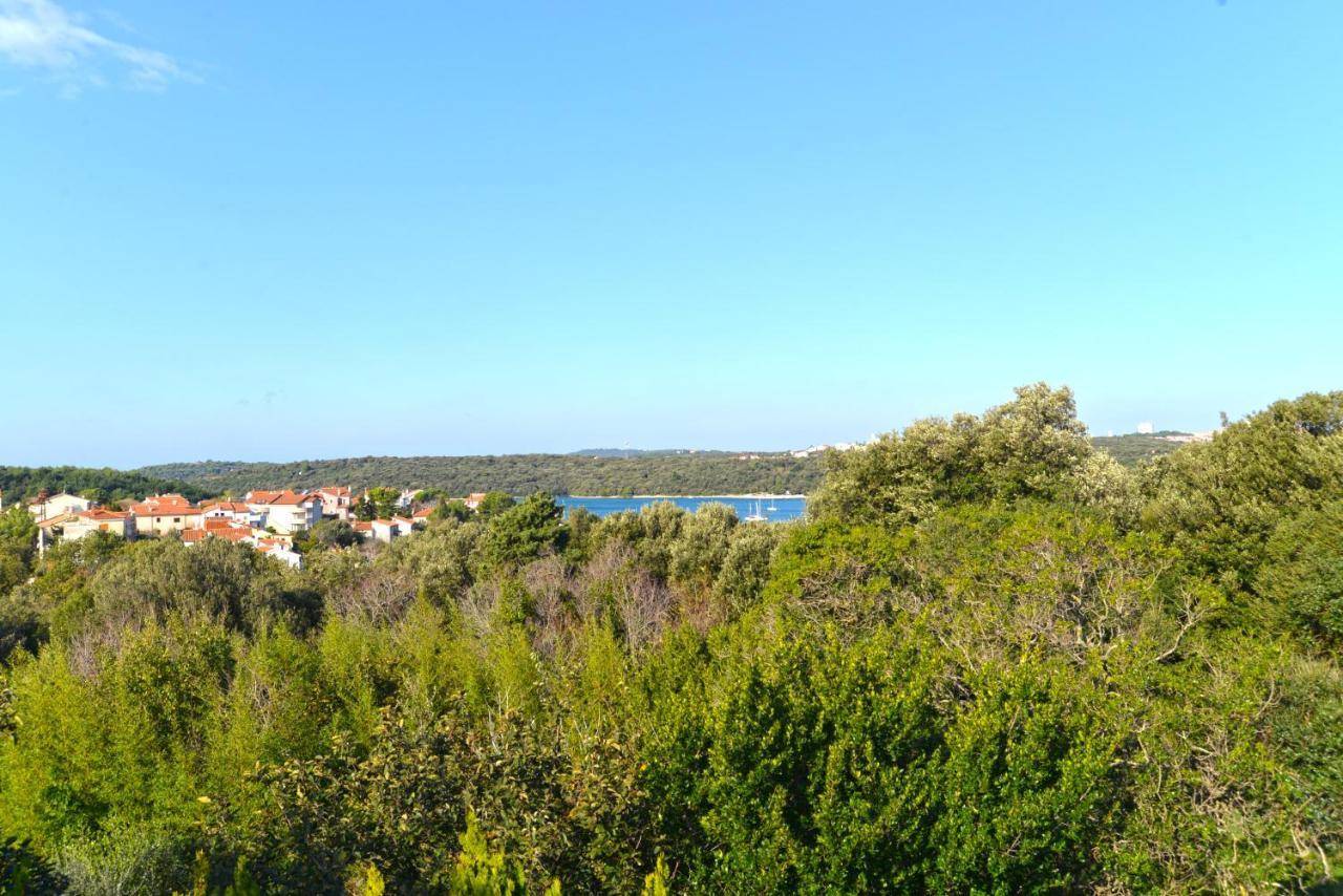 Apartments Bernarda 1773 Banjole Bagian luar foto