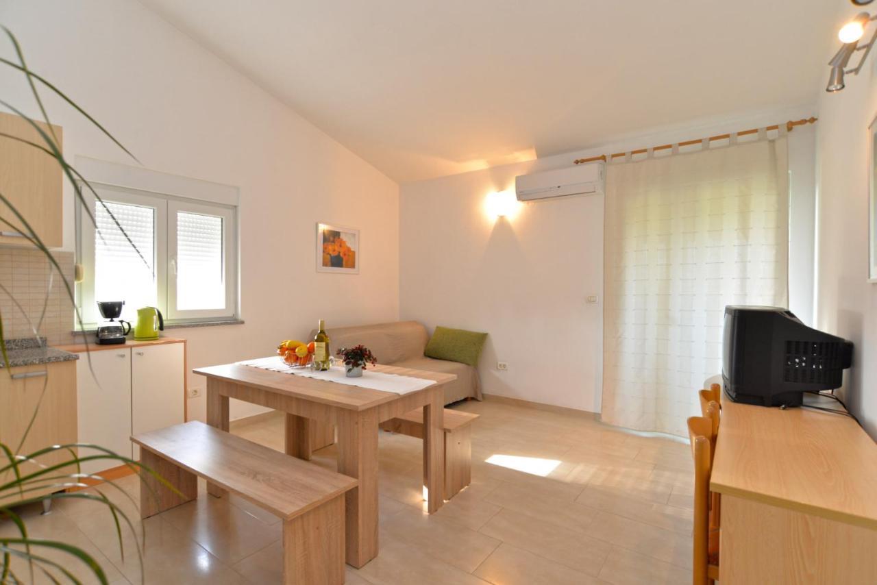 Apartments Bernarda 1773 Banjole Bagian luar foto