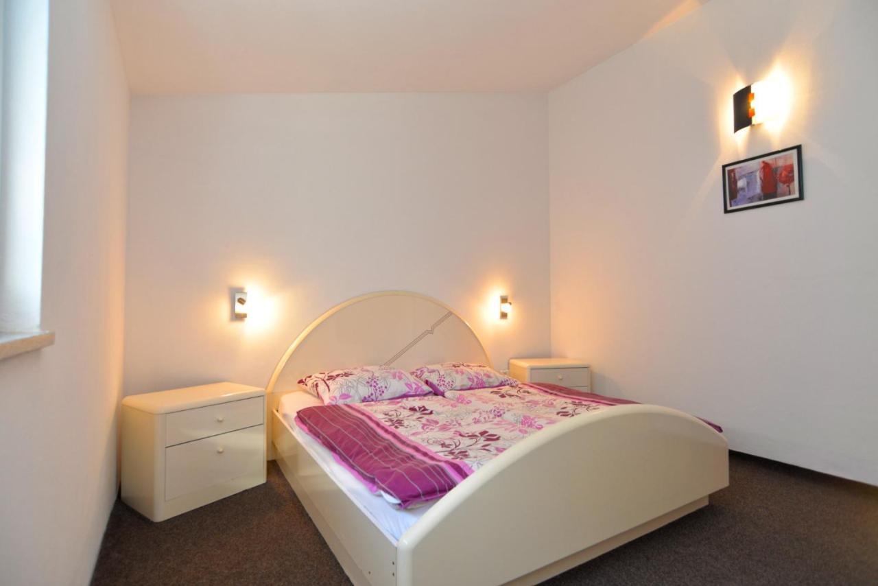 Apartments Bernarda 1773 Banjole Bagian luar foto