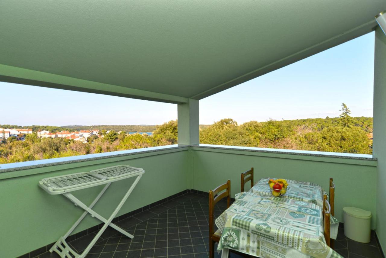 Apartments Bernarda 1773 Banjole Bagian luar foto