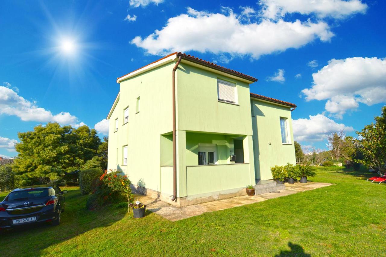 Apartments Bernarda 1773 Banjole Bagian luar foto