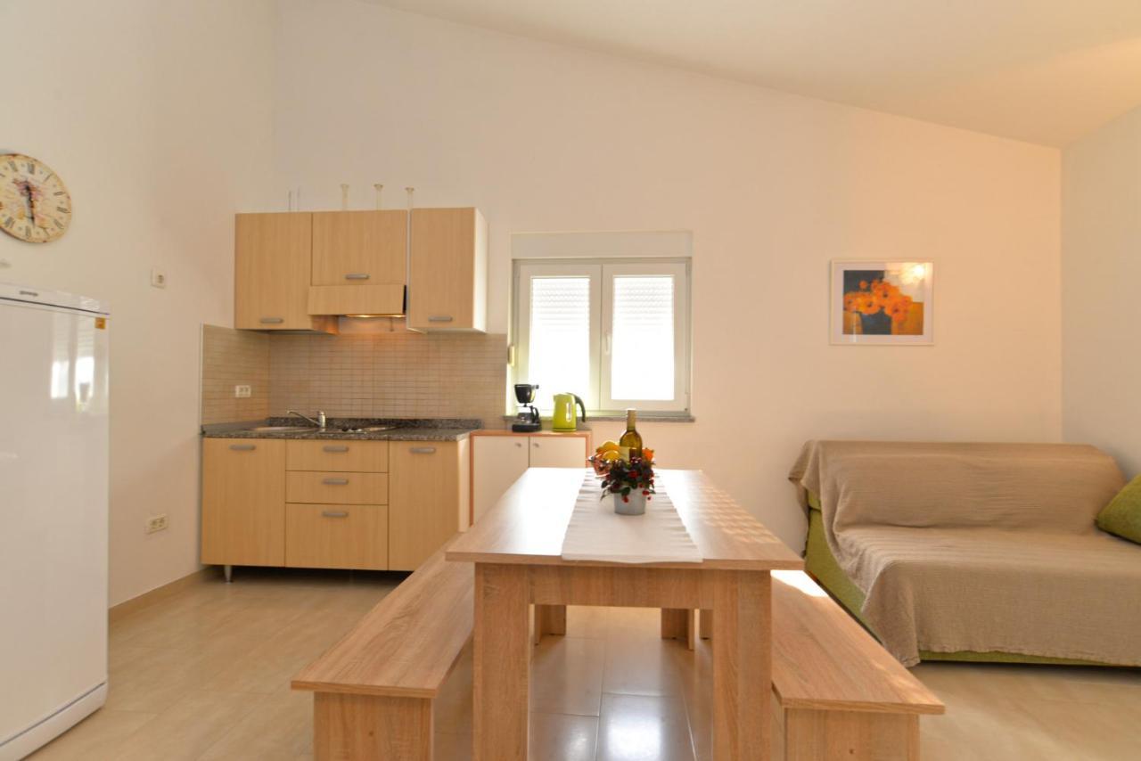 Apartments Bernarda 1773 Banjole Bagian luar foto