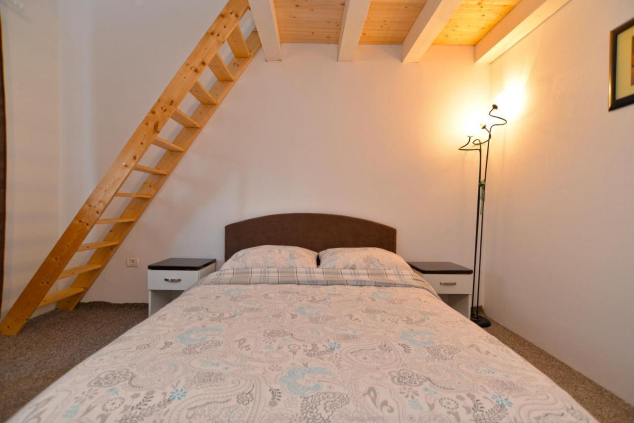 Apartments Bernarda 1773 Banjole Bagian luar foto